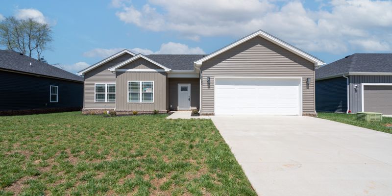 Bowling Green House: 2682 Cedrus Ave