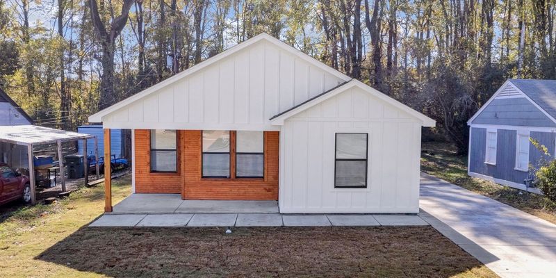 Memphis House: 1080 Rutland Rd