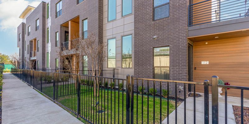 Dallas Townhome: 2000 Park Ave