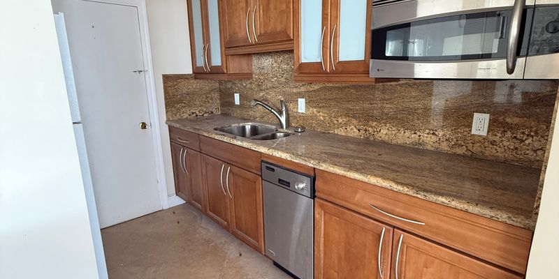 Miami Apartment: 5313 Collins Ave