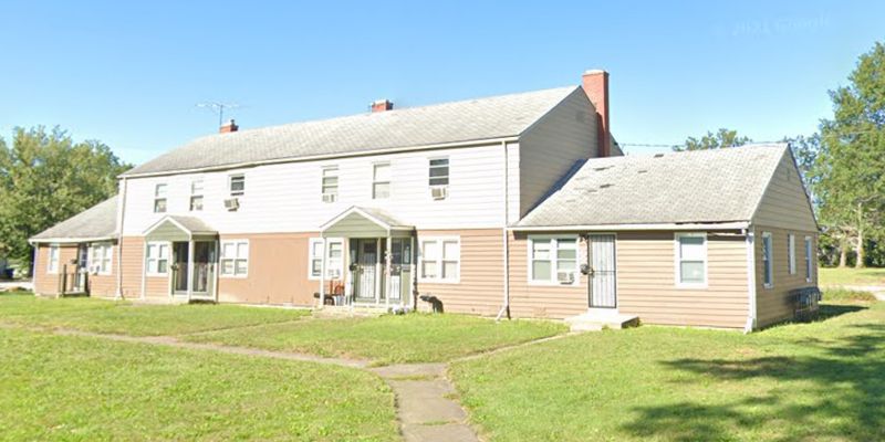 Lorain House: 902 S Central Dr