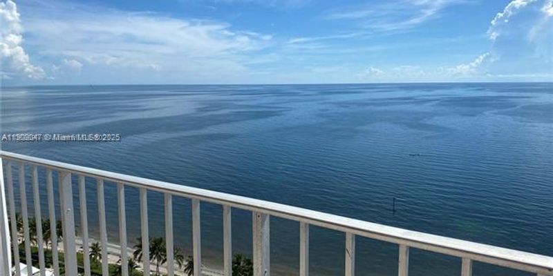 Key Biscayne Condo: 881 Ocean Dr