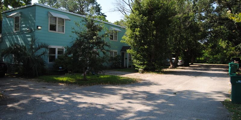 La Marque Apartment: 815 Shirley St