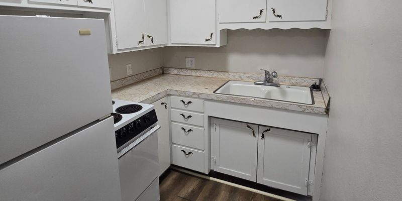 Aledo Apartment: 607 NE 3rd Ave