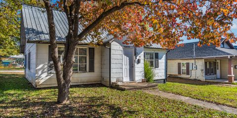 611 E Main Street-23.jpg