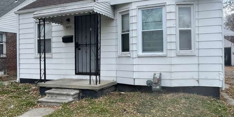 Detroit House: 8212 Lauder St