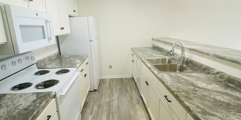 North Liberty Apartment: 245 Beaver Kreek Center