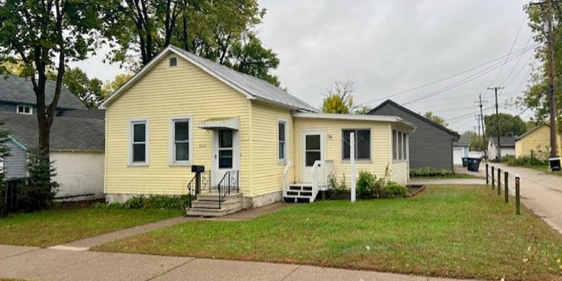 La Crosse House: 820 Hagar St