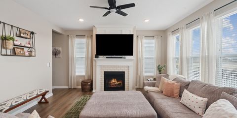 08-119 1275 Pricilla CT.jpg