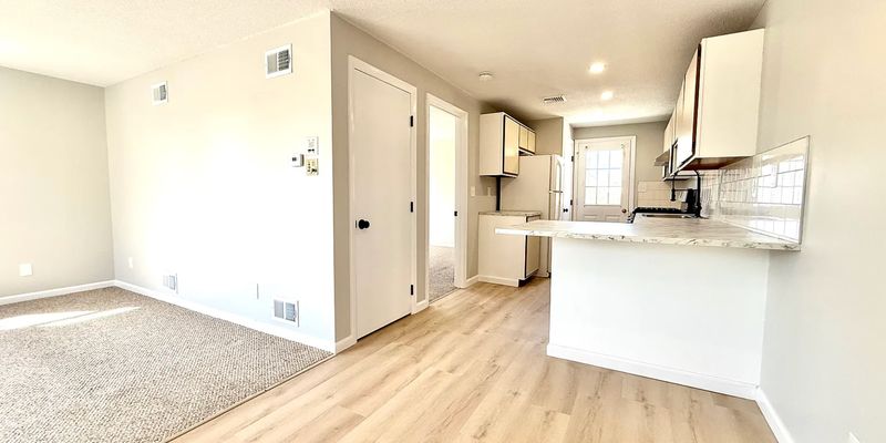 New Bedford Apartment: 1063 Tacoma St