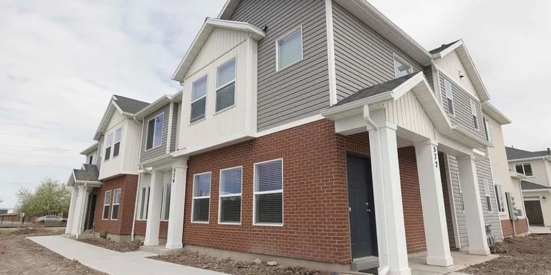 Logan Townhome: 571 W 1120 N