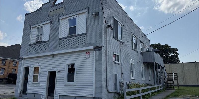 Lorain Apartment: 2916 Seneca Ave