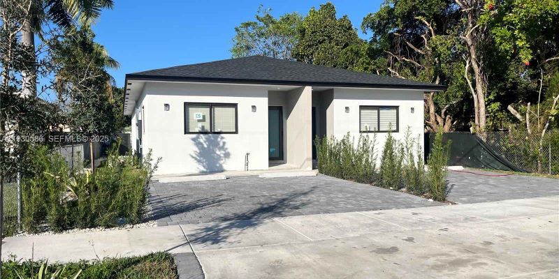 Hallandale Beach Apartment: 119 NW 5th Ave