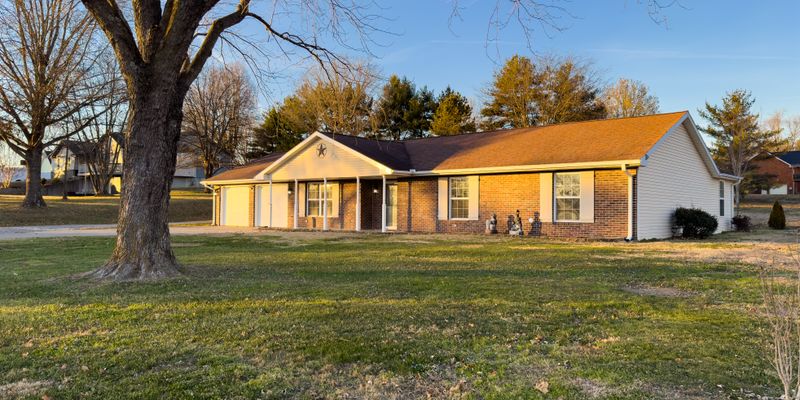 Cape Girardeau House: 398 Shady Brook Dr.