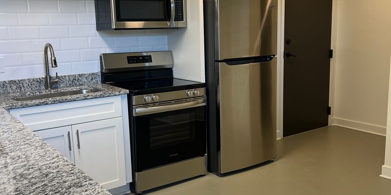 Pulaski Apartment: 500 Pico Terrace