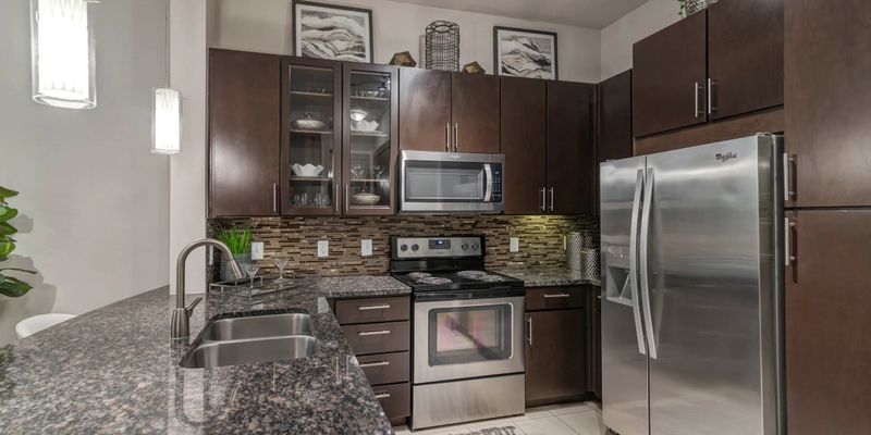 Houston Apartment: 1000 Oakdale St