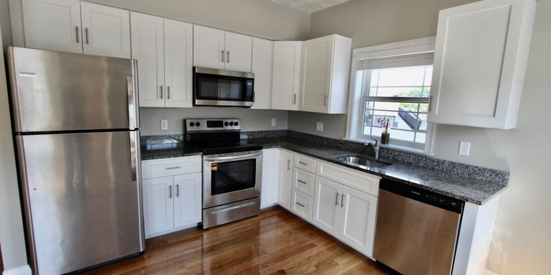 Revere Apartment: 9 Dehon St