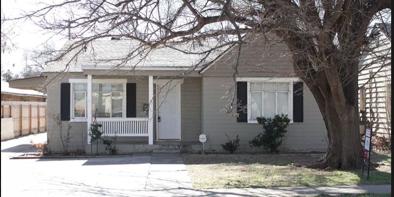 Lubbock House: 2403 22nd St