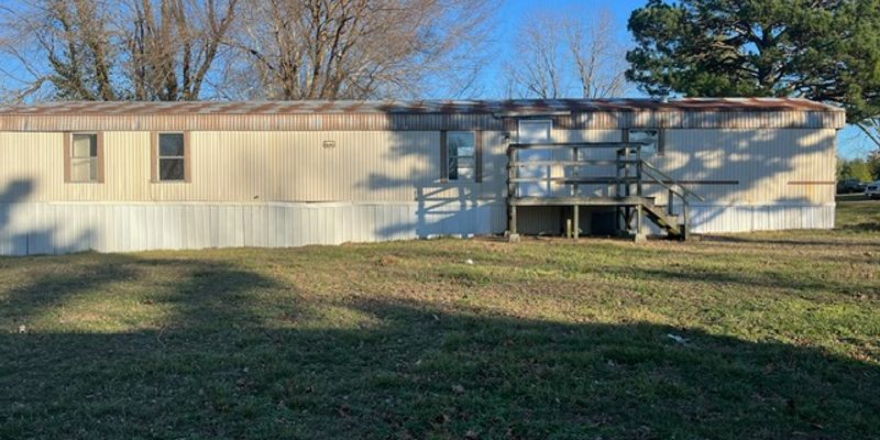 Mountain Grove House: 8379 Parkview Ln