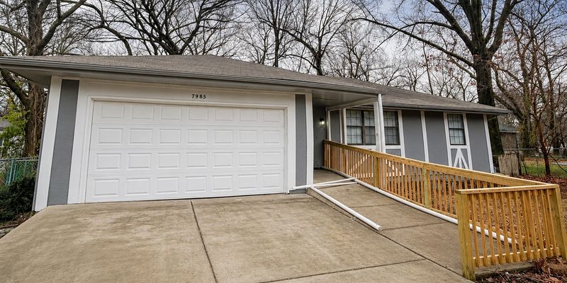 Overland Park House: 7985 Antioch Rd