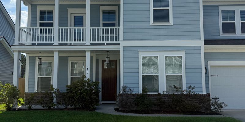 Summerville House: 227 Bering Ln