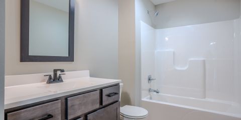 127KinsleyBathroom3.jpg