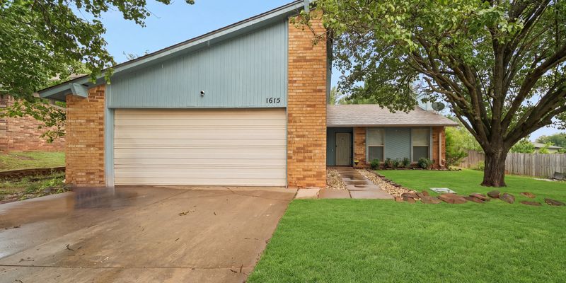 Stillwater House: 1615 N Briarwood Dr