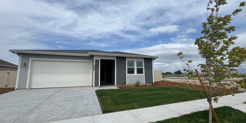 Nampa House: 7656 E Bullhead St