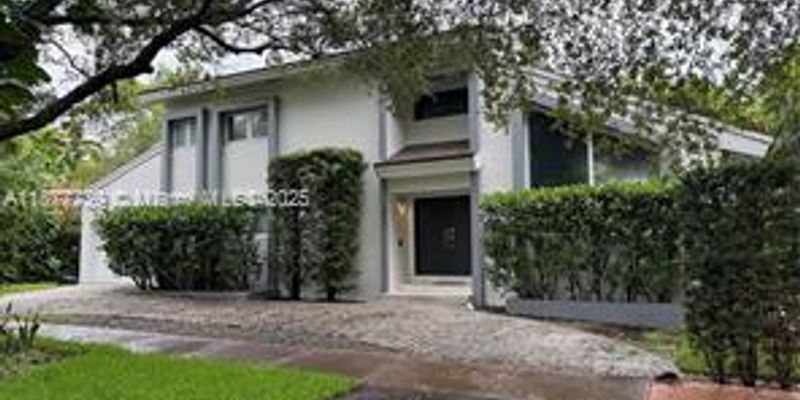 Coral Gables House: 3231 Salzedo St