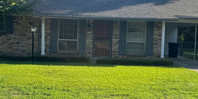 Shreveport House: 3309 Red Bud Ln