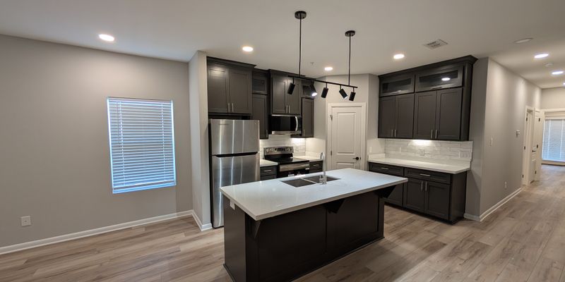 Brownsville Apartment: 913 E Jefferson St