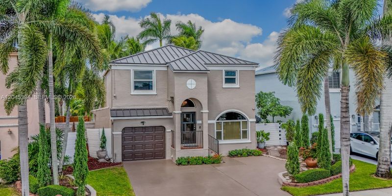 Pembroke Pines House: 15835 NW 7th St