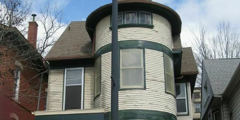 Dubuque Apartment: 437 Loras Blvd
