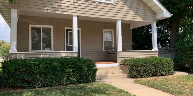 South Sioux City House: 219 W 27th St