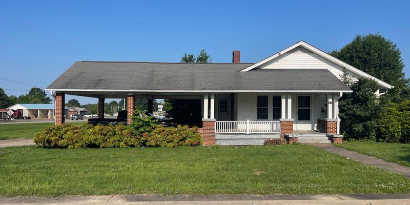 East Bend House: 116 School St.