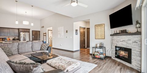 10-128_2869 Spring Rose Cir Unit 301.jpg