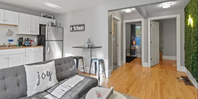 Milwaukee Townhome: 1722 N Pulaski St