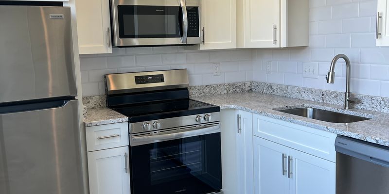 Pulaski Apartment: 500 Pico Terrace