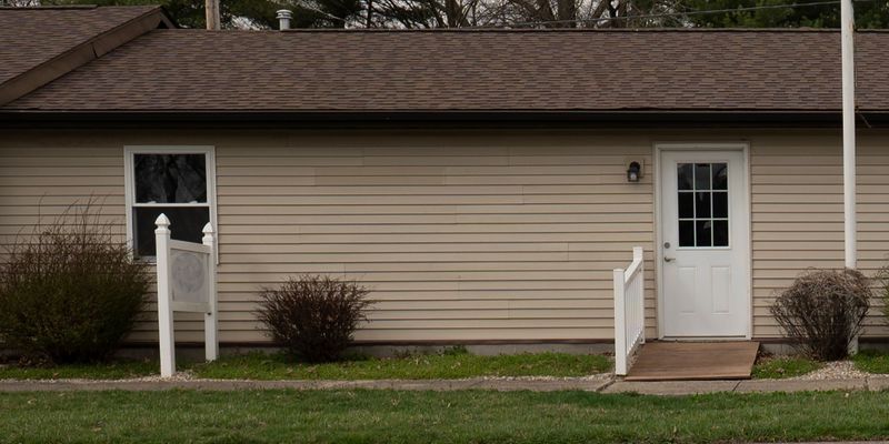 Flora House: 815 N Main St