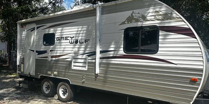 Tampa House: 1204 E Lambright St