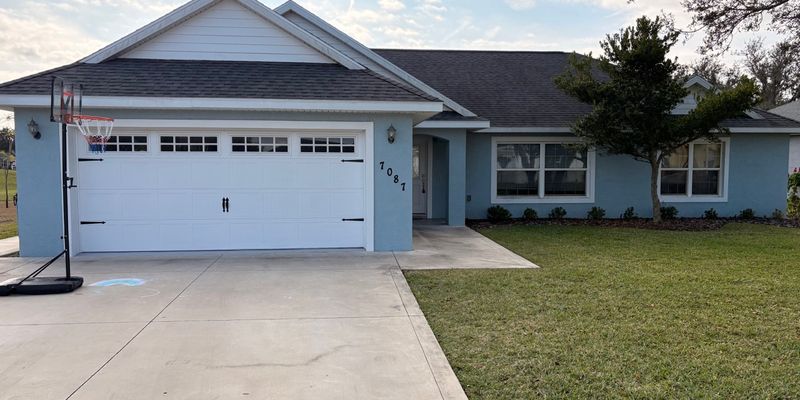 Sebring House: 7087 Strafford Oaks Dr