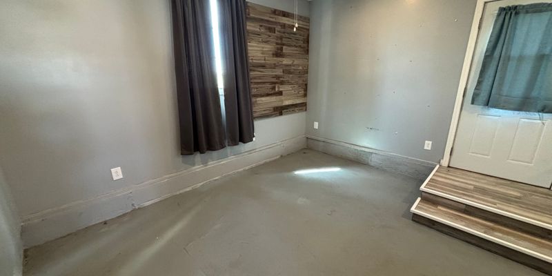 Sterling Apartment: 520 E Garfield Ave