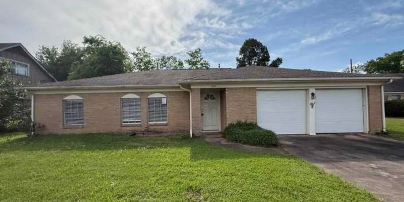 Beaumont House: 1235 Elaine Dr