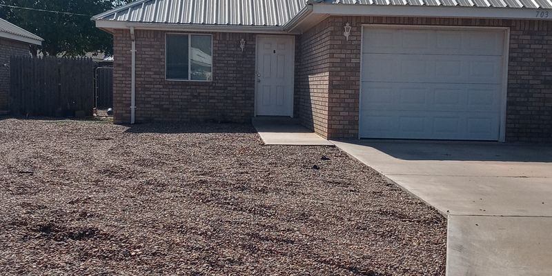 Farwell House: 703 Ave C S