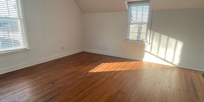 Jeffersonville Apartment: 209 East Maple Street