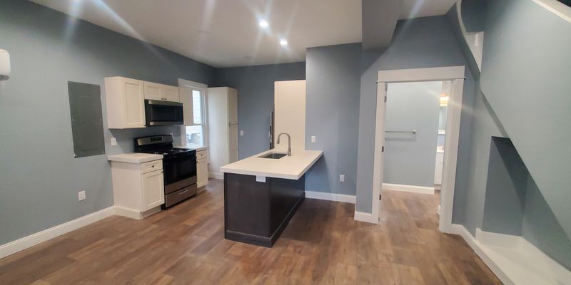 Dubuque Apartment: 1289 Walnut St
