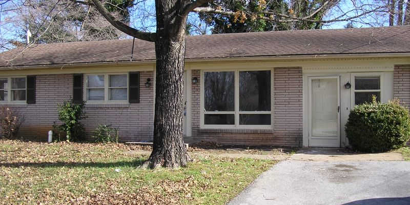 Bowling Green House: 506 Fairmont Ave