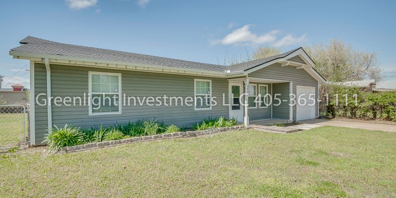 Midwest City House: 1833 Rhythm Rd