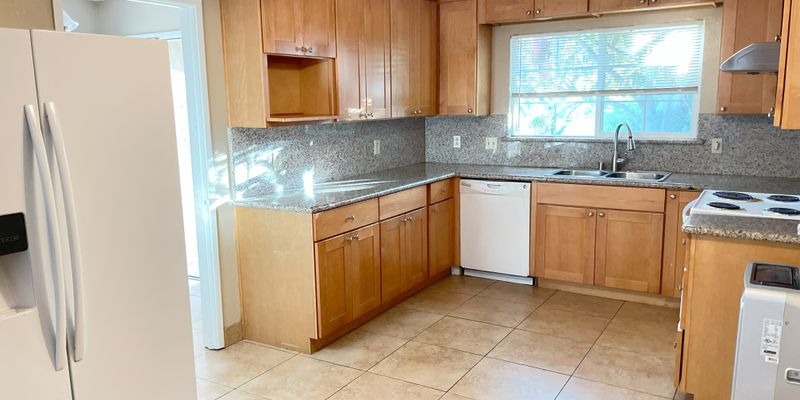 Fremont Apartment: 43120 Starr Street