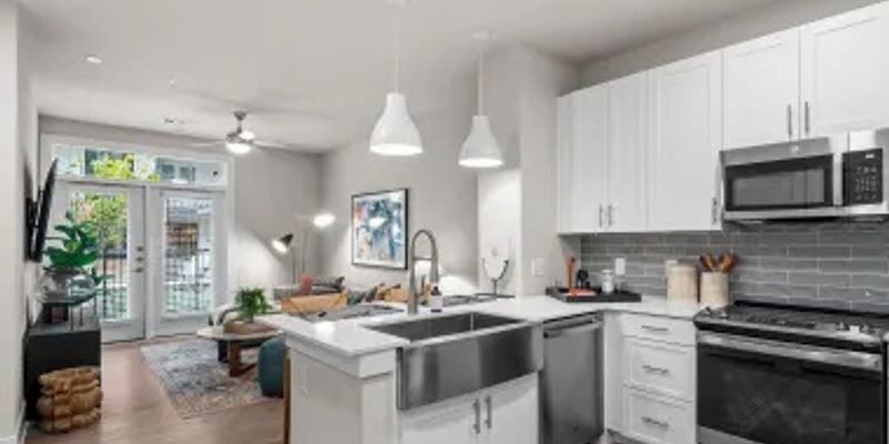 Webster Apartment: 940 W Bay Area Blvd